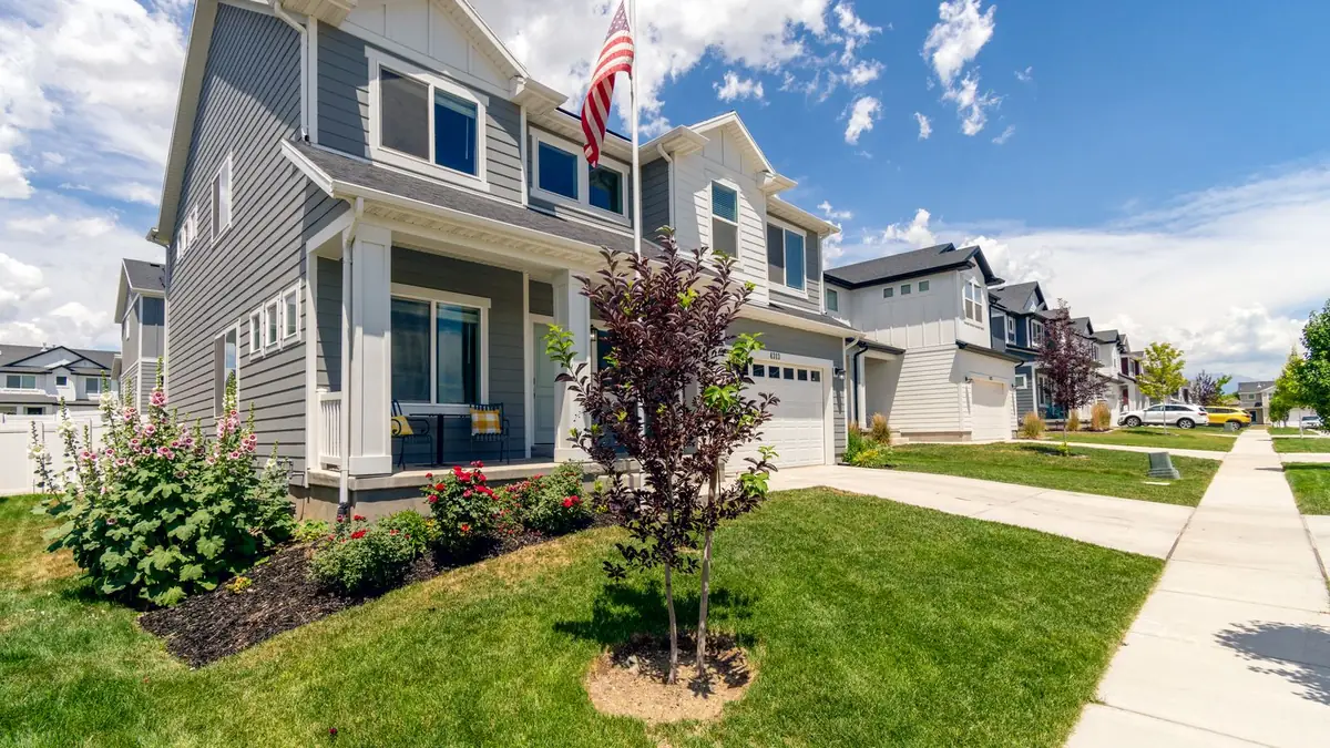 Suburban New Jersey homes with asphalt shingle roofs, the market for SEO for roofers in New Jersey